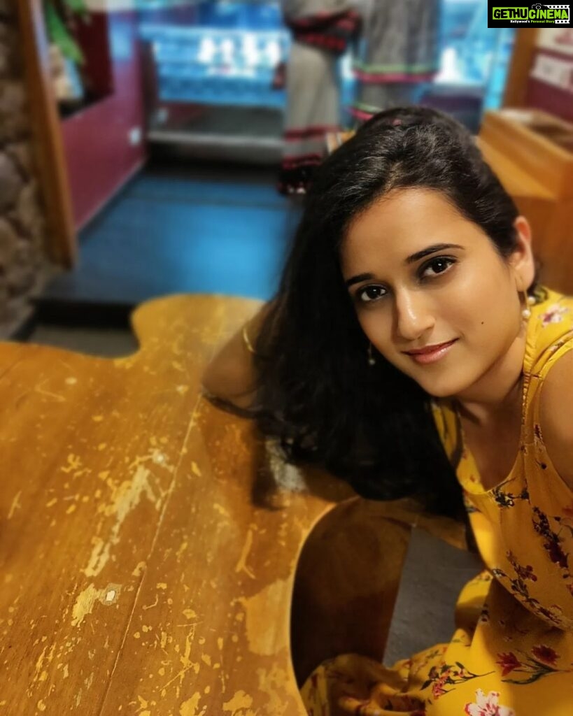 Sriranjani Sundaram Instagram - Some dessert parlors are so epic , I don't need to name them. Their furniture will do :) If you know what I'm talking about, leave a comment ;) #dessertstressed #epicplateup