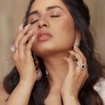 Srushti Dange Instagram - Hmmm subtle 🫧 Styled by @swethaindiranstylist Designer @sindira_by_swethaindiran MUA by @hairandmakeupbynive Earrings by @fineshinejewels Photographer @camerasenthil