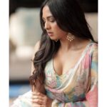 Srushti Dange Instagram - 🕊️ @swethaindiranstylist @sindira_by_swethaindiran @vishaa_hairandmakeup @hairandmakeupbynive @anu_hairstylist_sareedrapist @camerasenthil @fineshinejewels