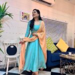 Srushti Dange Instagram - About to head out 👜🦋 @swethaindiranstylist @sindira_by_swethaindiran @vishaa_hairandmakeup @layamakeupartistry