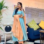 Srushti Dange Instagram - About to head out 👜🦋 @swethaindiranstylist @sindira_by_swethaindiran @vishaa_hairandmakeup @layamakeupartistry