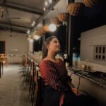 Srushti Dange Instagram - We’re such a “look at the sunset 🌅 & look at the moon 🌙“ kinda Girls 👯‍♀️ Coffee date with @puraniii