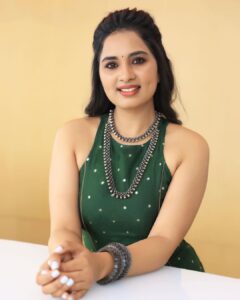 Srushti Dange Instagram - Bringing some life to my feed 🦚🌱

@swethaindiranstylist X @sindira_by_swethaindiran X @mua_supriya X @meera_hair_makeup X @varuun.jpg