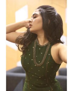 Srushti Dange Instagram - Bringing some life to my feed 🦚🌱

@swethaindiranstylist X @sindira_by_swethaindiran X @mua_supriya X @meera_hair_makeup X @varuun.jpg