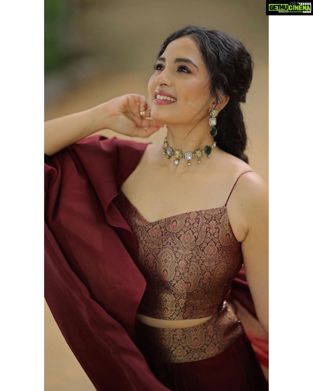 Srushti Dange Instagram - Got that desi feeling! ππ Designer @sindira_by_swethaindiran Styled @swethaindiranstylist Makeup @hairandmakeupbynive Hairdo @vishaa_hairandmakeup Photographer @dhanush__photography Jwellery @sankge #photography #happy #picoftheday #cute #srushtidange #like4like #travel #instagram #style #summer #srushti #fitness #food #fun #srushtiidange #beauty #instalike #smile #cookuwithcomali #music #ootd #instamood #cwc #cookwithcomali #cookwithcomali4 #cookwithcomaliseason4