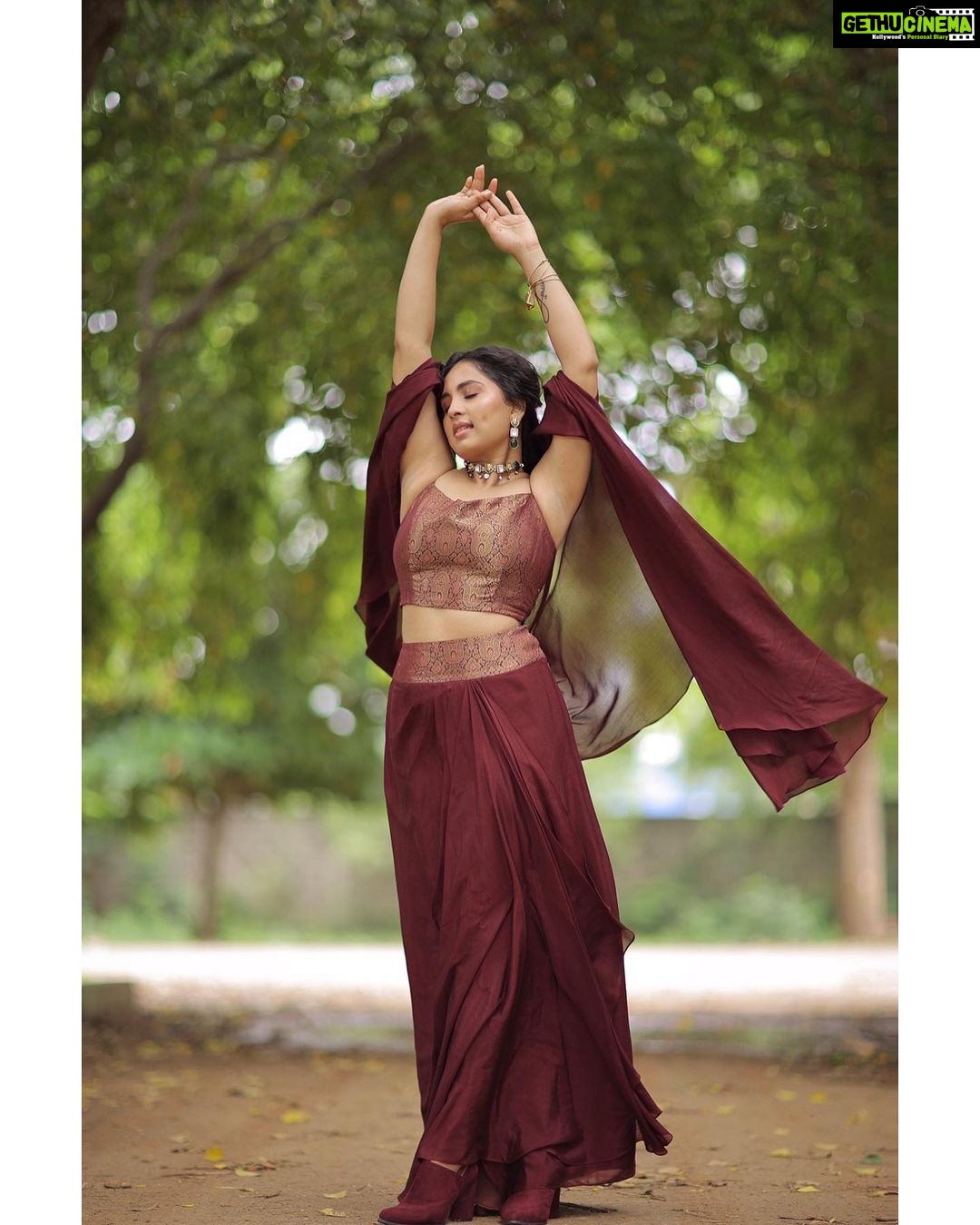 Srushti Dange Instagram - Got that desi feeling! ππ Designer @sindira_by_swethaindiran Styled @swethaindiranstylist Makeup @hairandmakeupbynive Hairdo @vishaa_hairandmakeup Photographer @dhanush__photography Jwellery @sankge #photography #happy #picoftheday #cute #srushtidange #like4like #travel #instagram #style #summer #srushti #fitness #food #fun #srushtiidange #beauty #instalike #smile #cookuwithcomali #music #ootd #instamood #cwc #cookwithcomali #cookwithcomali4 #cookwithcomaliseason4