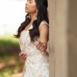Srushti Dange Instagram – Hmmm subtle 🫧

Styled by @swethaindiranstylist 
Designer @sindira_by_swethaindiran 
MUA by @hairandmakeupbynive 
Earrings by @fineshinejewels
Photographer @camerasenthil