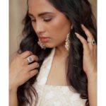 Srushti Dange Instagram – Hmmm subtle 🫧

Styled by @swethaindiranstylist 
Designer @sindira_by_swethaindiran 
MUA by @hairandmakeupbynive 
Earrings by @fineshinejewels
Photographer @camerasenthil