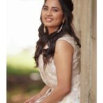 Srushti Dange Instagram – Hmmm subtle 🫧

Styled by @swethaindiranstylist 
Designer @sindira_by_swethaindiran 
MUA by @hairandmakeupbynive 
Earrings by @fineshinejewels
Photographer @camerasenthil