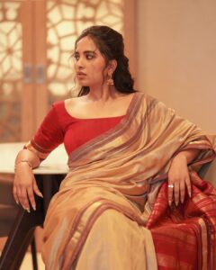 Srushti Dange Instagram - Heads up ❣️

Styled by @swethaindiranstylist 
MUA by @makeup_by_kez 
Photographer @camerasenthil