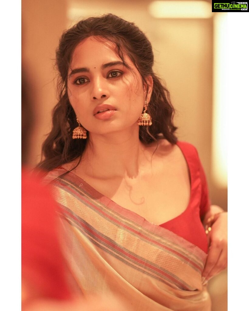 Srushti Dange Instagram - Heads up ❣️ Styled by @swethaindiranstylist MUA by @makeup_by_kez Photographer @camerasenthil