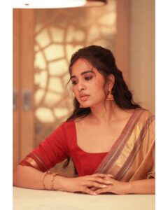 Srushti Dange Instagram - Heads up ❣️

Styled by @swethaindiranstylist 
MUA by @makeup_by_kez 
Photographer @camerasenthil