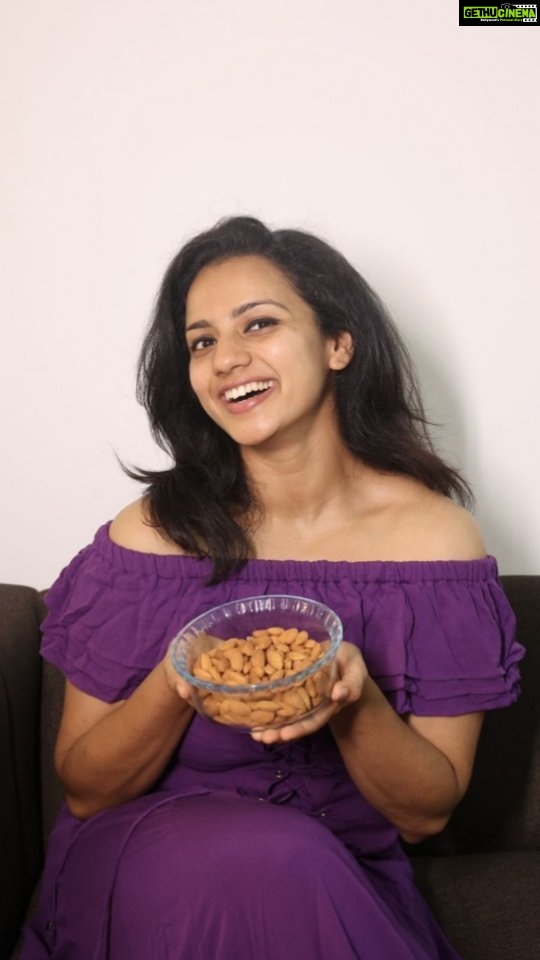 Sruthi Hariharan Instagram - Almonds are my go-to-snack when it comes to staying active throughout and enhancing my skin health #healthysnacking #almonds #paidpartnership #collab