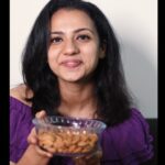 Sruthi Hariharan Instagram - As an actor, I rely on eating almonds daily for enhancing my skin and hair health. #healthysnacking #almonds #paidpartnership #collab