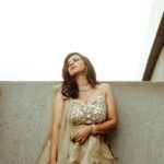 Sruthi Hariharan Instagram – From dawn to dusk 

Photography: @arriveinart
Styled by: @papapants
Makeup: @shivugowda2011
Video: @vishoi
Assisted by : @amishrejith
Outfit: @samyakkclothing
Crystal Bracelet: @mozaati
Jewellery:  @kushalsfashionjewellery