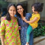 Sruthi Hariharan Instagram - Mother and daughter 💕 Sharing three pictures only cos our baby has somehow managed to give three different poses in each photograph . Lol ! #missthem