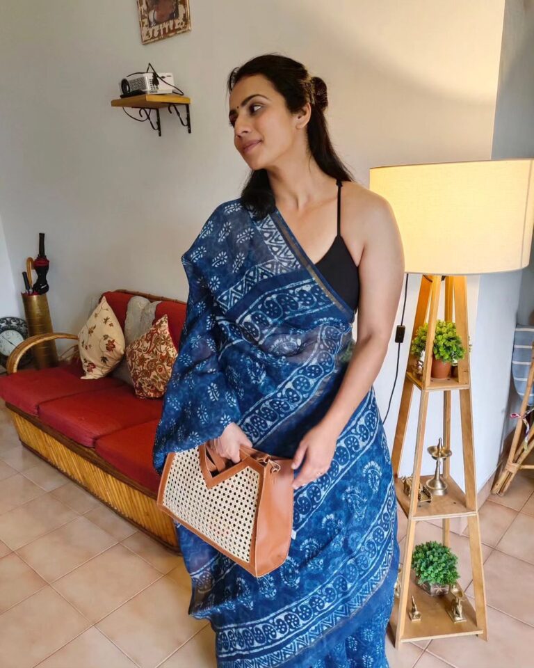 Sruthi Hariharan Instagram - When you know you can never go wrong with a saree irrespective of the drape . For @bisff.blr @shivugowda2011@kammarishivarajchary