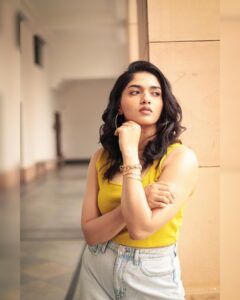 Sunaina Instagram - 🌤️

📸 @the.portrait.culture 
@sat_narain @shotsbyuv 
Styled by @mehndi_jashnani #MJstyling
MUA @zuci_hairnmakeup