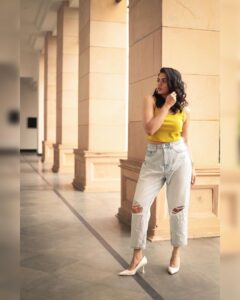 Sunaina Instagram - 🌤️

📸 @the.portrait.culture 
@sat_narain @shotsbyuv 
Styled by @mehndi_jashnani #MJstyling
MUA @zuci_hairnmakeup