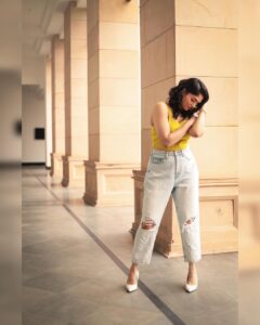 Sunaina Instagram - 🌤️

📸 @the.portrait.culture 
@sat_narain @shotsbyuv 
Styled by @mehndi_jashnani #MJstyling
MUA @zuci_hairnmakeup