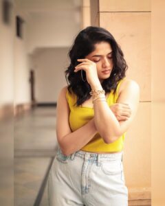 Sunaina Instagram - 🌤️

📸 @the.portrait.culture 
@sat_narain @shotsbyuv 
Styled by @mehndi_jashnani #MJstyling
MUA @zuci_hairnmakeup