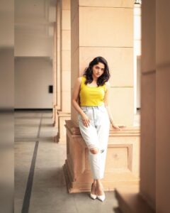 Sunaina Instagram - 🌤️

📸 @the.portrait.culture 
@sat_narain @shotsbyuv 
Styled by @mehndi_jashnani #MJstyling
MUA @zuci_hairnmakeup