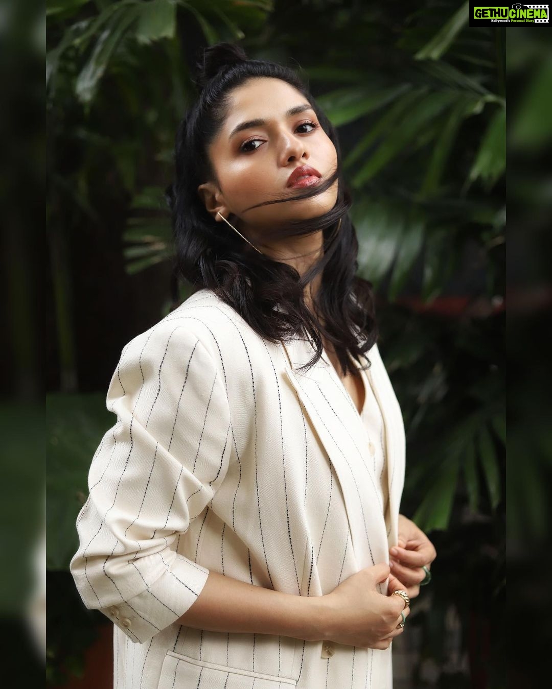 Sunaina Instagram - 📸 @the.portrait.culture @sat_narain @ashwinkarthick1995 Styling @mehndi_jashnani MUA & hair @zuci_hairnmakeup