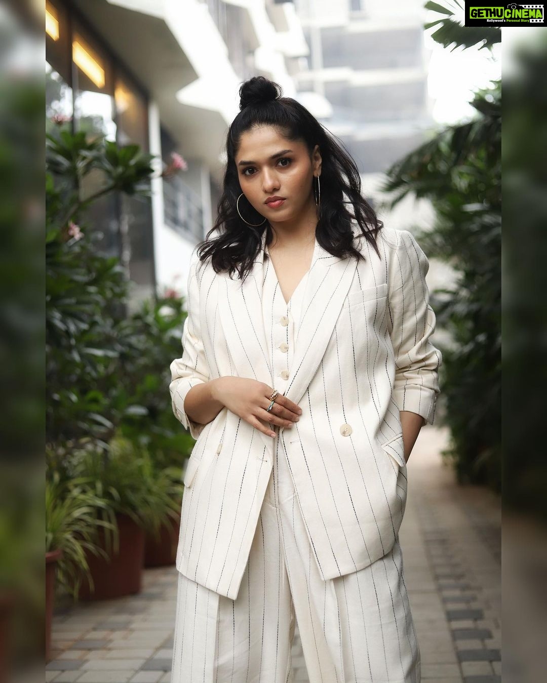 Sunaina Instagram - 📸 @the.portrait.culture @sat_narain @ashwinkarthick1995 Styling @mehndi_jashnani MUA & hair @zuci_hairnmakeup
