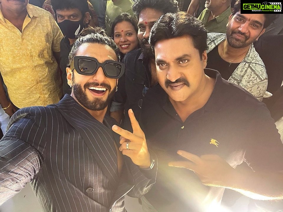 Sunil Instagram - Happy Birthday to the Power House of Energy - @ranveersingh !! Its a previlege to send my wishes to one of the most humblest, sweetest persons i know.. His energy, humbleness, attitude, smile, style are contagious. It was a #fanmoment for me to meet this Mr.Perfect and was lucky to get his attention and the love. Have a blast #ranveersingh bhayya. May you be blessed more and more so that you can be a blessing to many more. Happy Birthday from me and our entire #tollywood ❤️ Many many happy returns returns….heavyyyy returns of the day bro 😍 #sunil #ranveersingh #mostlovable #humble #sweetest #energetic #greatattitude #gentleman #happybirthday #hbdranveersingh #lotsoflove #birthdaywishes from #actorsunil #mangalamsrinu #sunilasmangalamsrinu #pushpatherise #pushpatherule #thankyou