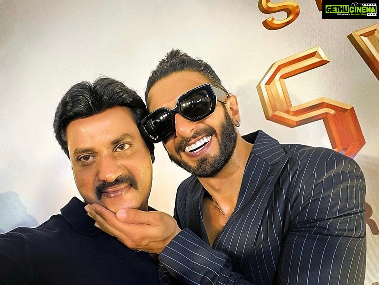 Sunil Instagram - Happy Birthday to the Power House of Energy - @ranveersingh !! Its a previlege to send my wishes to one of the most humblest, sweetest persons i know.. His energy, humbleness, attitude, smile, style are contagious. It was a #fanmoment for me to meet this Mr.Perfect and was lucky to get his attention and the love. Have a blast #ranveersingh bhayya. May you be blessed more and more so that you can be a blessing to many more. Happy Birthday from me and our entire #tollywood ❤️ Many many happy returns returns….heavyyyy returns of the day bro 😍 #sunil #ranveersingh #mostlovable #humble #sweetest #energetic #greatattitude #gentleman #happybirthday #hbdranveersingh #lotsoflove #birthdaywishes from #actorsunil #mangalamsrinu #sunilasmangalamsrinu #pushpatherise #pushpatherule #thankyou
