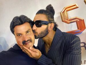 Sunil Instagram - Happy Birthday to the Power House of Energy - @ranveersingh !!

Its a previlege to send my wishes to one of the most humblest, sweetest persons i know.. His energy, humbleness, attitude, smile, style are contagious.

It was a #fanmoment for me to meet this Mr.Perfect and was lucky to get his attention and the love. 

Have a blast #ranveersingh bhayya. May you be blessed more and more so that you can be a blessing to many more. 

Happy Birthday from me and our entire #tollywood ❤️

Many many happy returns returns….heavyyyy returns of the day bro 😍

#sunil #ranveersingh #mostlovable #humble #sweetest #energetic #greatattitude #gentleman #happybirthday #hbdranveersingh #lotsoflove #birthdaywishes from #actorsunil #mangalamsrinu #sunilasmangalamsrinu #pushpatherise #pushpatherule #thankyou