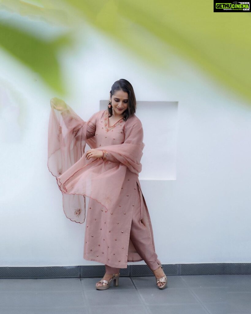 Surabhi Lakshmi Instagram - Wardrobe @prakrithi_by_ramya HMUA @_sanaah._ Photo @abhinandh_aj Wardrobe Consultant @arjun_vasudevs