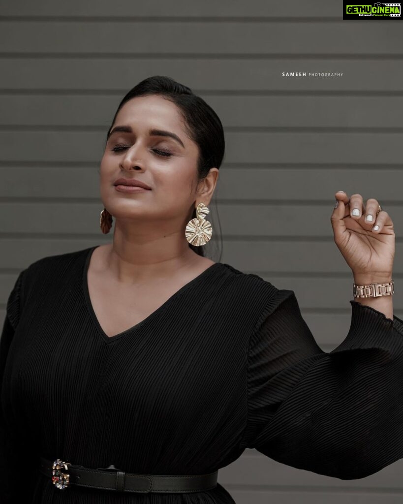 Surabhi Lakshmi Instagram - 🧿🖤🩶🖤 💄@amal_ajithkumar 📸@sameeh_photography 👗@berra_women ❤ @aju_popz______ Kozhikode, Kerala, India
