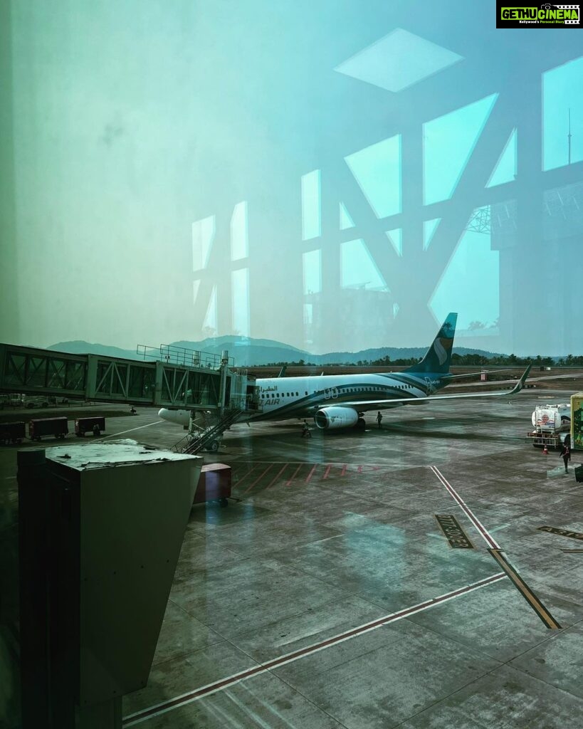 Surabhi Lakshmi Instagram - ✈✈muscat,Oman 🧿💎 #oman🇴🇲 #omanair #travel #kozhikodeinternationalairport Calicut International Airport