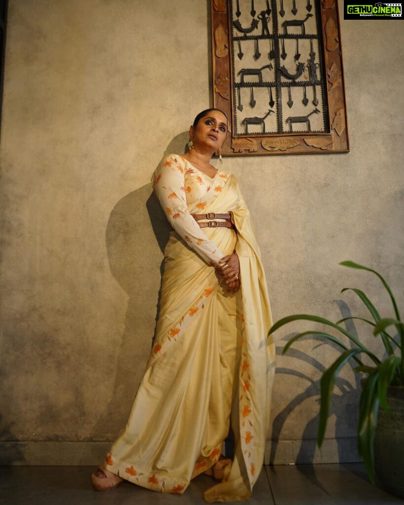Surabhi Lakshmi Instagram - A saree can convert a girl next door into an artist’s muse! Beautiful saree from :@turmerikofficial @nivethithasanjay Styling: @rashmimuraleedharan Hair&makeup: @amal_ajithkumar Photography: @merin__georg