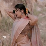 Surabhi Santosh Instagram – Never the way she looked,
Always the way she was
I could’ve fallen in love with her with my eyes closed – Atticus

📸 @nithinnarayanan_ 

#inthemoment #beyondthelookingglass #loveherforher #outdoorshoots #girlinsaree #sareestyles #malaylimanka