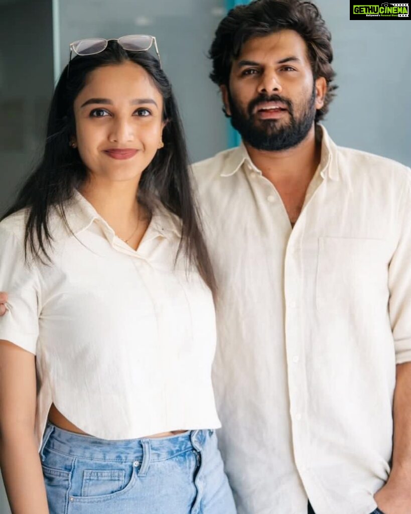 Surabhi Santosh Instagram - Twinning in our white collared shirts 💫 @sunnywayn 📸 @nikeshkodakkad