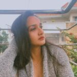 Surabhi Santosh Instagram – It’s been so long and I forgot how it feels to wake up with the sun. Our generation is plagued with the curse of instant entertainment like social media, video games, OTT content.. that we spend hours on it and forget to lead life in a disciplined way. I too was guilty of having a whack schedule but I made a conscious decision to change it all this year.
I’ve been waking up early, practicing dance, meditating, eating healthy and I can already see the positive influence it has on my body and mind. If this post can encourage anyone to try it out. I think I will be glad!
Influencing, I realized, is not about advising you on clothes, make up or what to buy, it is required no doubt, but I feel bringing about a positive influence in someone’s life… making them sit and think for a second, reflect is what “influencing” truly stands for.
And I’m here trying to do just that❤️

#Goodmorning #positiveinfluence #positiveinfluencer s #earlyrisers #morningperson #newyearnewme #betterdaysahead
