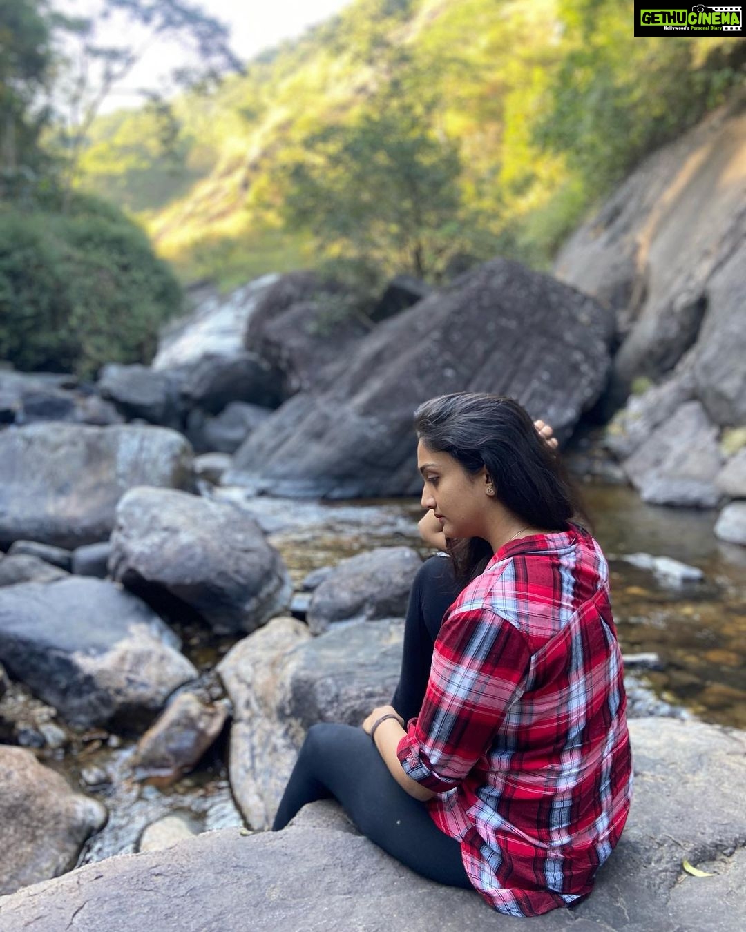 Surabhi Santosh Instagram - In nature is where I’m the happiest, calmest and most grounded. This is the feeling I want to carry into my new year with the hopes to sustain it. As we step into the new year I only pray that, all of us including myself, feel content and happy at where we are in life and may we push forward for betterment and not beat ourselves up, if we don’t achieve it as planned. I pray good health too because ultimately what is our riches without it? Lots of love and light to everyone. ✨ May 2023 be a great year for us🥰 LanternStay - Forest Resort in Wayanad, Kerala