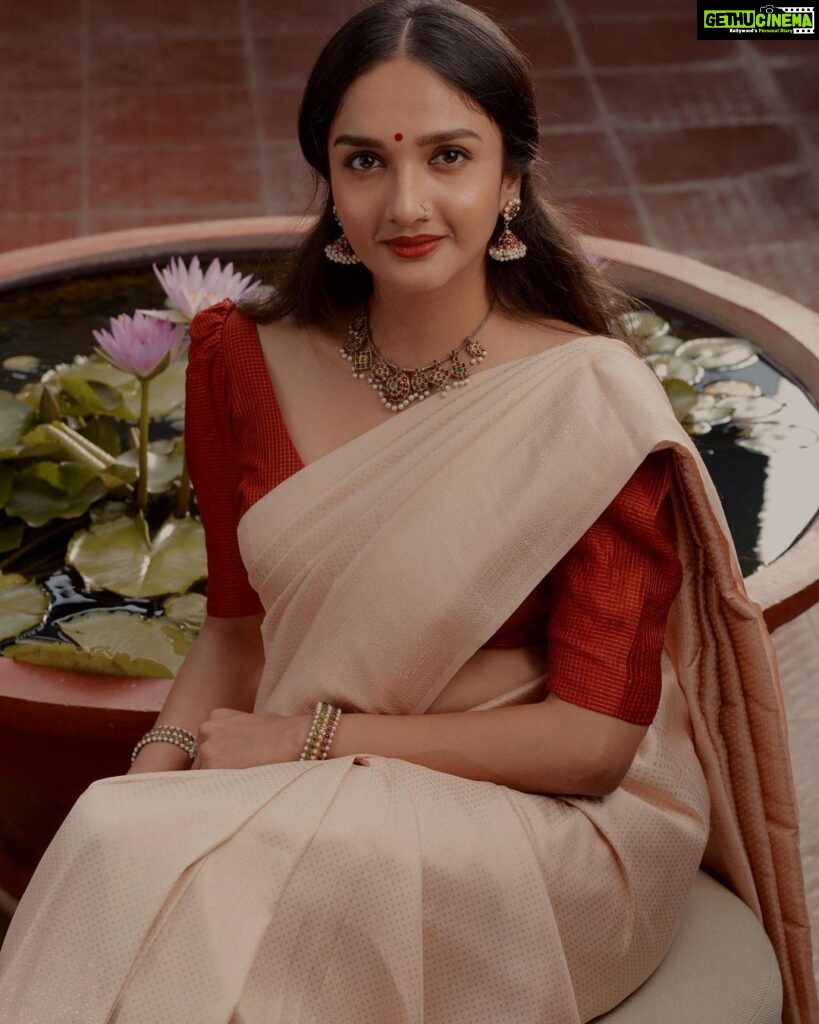Surabhi Santosh Instagram - There is something about draping a Saree, it just makes you look beautiful ❣️