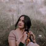 Surabhi Santosh Instagram – സ്നേഹത്തിൻ്റെ സഹോദര്യത്തിൻ്റെയും ഓണാശംസകൾ നേരുന്നു 🌸

Happy Onam to all ✨

#Onam2023 #Onamishere #celebrationtime #onamshoot #outdoorphotoshoot