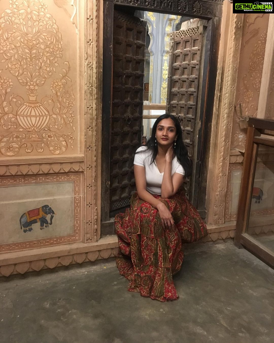 Surabhi Santosh Instagram - Waiting for my kaamukan like ✨✨✨