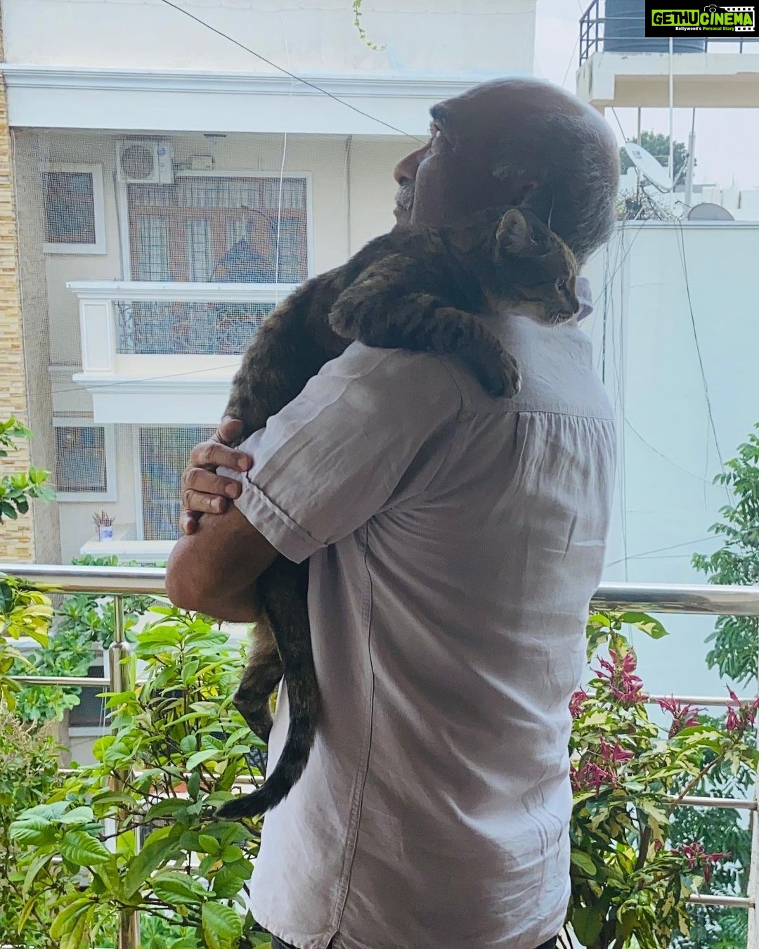 Surabhi Santosh Instagram - Happy, happier and happiest B’day to my best friend, my No.1, the best dad that any girl could ask for. You gave me the courage to face the world and freedom to live my life as I please… unapologetically, with grace and dignity. Thank you for being you and thank you for loving me the way you do. I love you dada ❤️