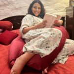 Swara Bhaskar Instagram - Thank you @trucomfort_in for this truly comfortable and supportive pregnancy pillow set! A third trimester essential! Im loving it and living in it! 🙏🏽✨🙏🏽✨ @fahadzirarahmad #pregnancypillow #pregnancy #thirdtrimesterfeels #thirdtrimesteressentials #swarabhaskar #swarabhasker #gifted