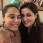 Swara Bhaskar Instagram - I love surprises! Last week, one of my oldest friends @samar_narayen & the amazing @laks7 and Fahad gave me the sweetest surprise in the form a baby shower that they managed to plan and execute without me getting even a whiff of it! I was sooooo clueless I arrived in pajamas! Ok not quite.. but I didn’t catch on till I caught @kaushikmoitra & @priyatnabasu arriving outside & then too I was merely confused! Thank you SO much guys! Samar and Lakshita for so thoughtfully thinking of this sweet plan and executing it, @fahadzirarahmad for keeping the secret 😍 and @prashantktm @ashisroy @neetu_sarin @sukhleen_aneja @kunal555555 @swatigetsinsta #UdayKhare, Kaushik, Priyatna , @sabka.malik.ek.taa @sanakapoor5 @shastrivanita for coming and for all the love! Big gratitude to Seema aunty @seemasaran_narayen and Shankar uncle for hosting and Mom and Dad for playing along 🤗😍 Heart is soooo full! This baby is so lucky to be surrounded by such loving and wonderful Masis and Mamus, and Nanas and Nanis 🤗🤗🥰🥰 Thank you all soooooo much! Lakshita and Samar you guys outdo yourselves every time! ♥️ Feel so blessed! 🧿🪬✨ #babyshower #friendslikefamily Delhi, India