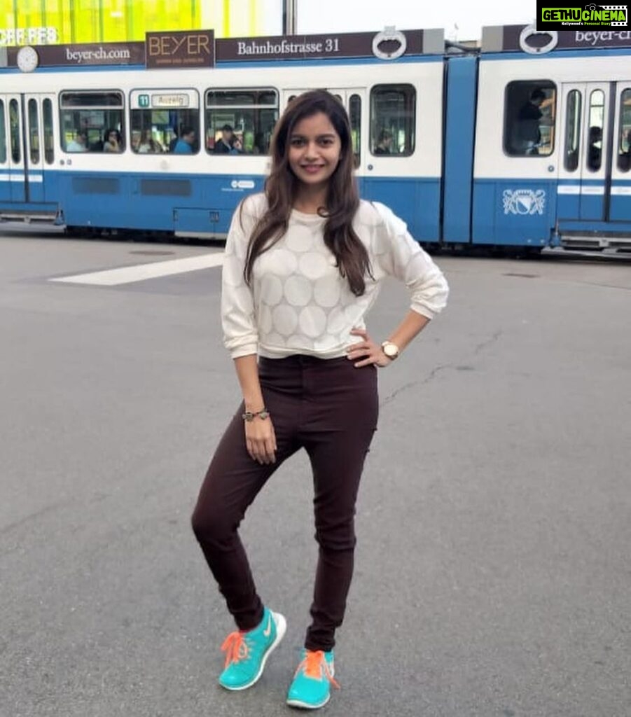 Actress Swathi Reddy HD Instagram Photos and Wallpapers December 2019 ...