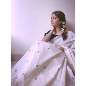 Swathi Reddy Instagram - Puvullu from a day four bouquet to add to Videshallo desi veshalu. ( spelling kshtallu ) 
@desitude