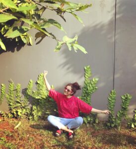 Swathi Reddy Instagram - Saw the wall, sat down. Pling.

Story : My call with Jasna from the brand Tree was filled with warmth. She told me how she left a corporate job, and then an international NGO, so she could take forward her beliefs. Her brand, Tree takes care to plant a sapling/nurture a plant for every piece that gets sold and gives out seed pens which when used with care is the simplest thing you can do to give back to our Mother Nature. Tree is 90% plastic free and is aiming to make it a 100%. Good luck, Jasna. Sustainable fashion with traditional fabrics is the trend you said, but you are adding to making the trend of taking care of Mama nature a way of life.