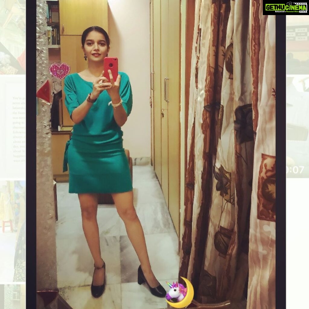 Swathi Reddy Instagram - Apparently you should always put your best foot forward. In which shoes do I put them forward? I don’t think you should put your best foot forward always btw. Nope. Also, while at this, low-maintenance is not equal to low standards yaar. Kabhie socha, ki, how about low maintenance comes from chill confidence and duty to self while low standards might from compulsive desperation and moral laziness ( among a million contributing factors and layers to all this with respect ) But what the hell do I know :) P S - Finally picked comfort over pretty.