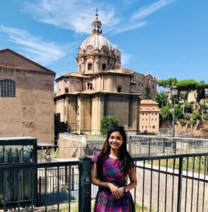 Swathi Reddy Instagram - Conscious enough to make sense of what’s happening in the present and wise enough to know even if you figure it out, it’s temporary. 
तितली इटली मे।